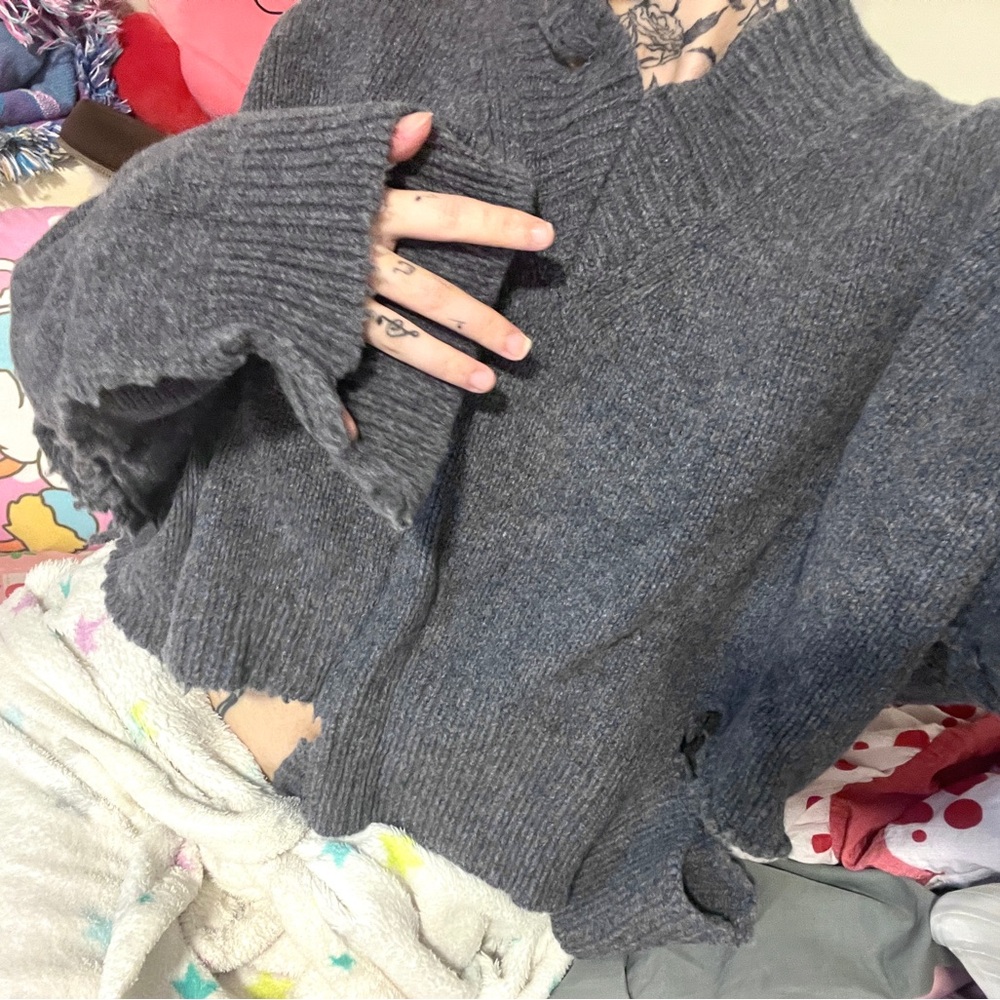 Grey distressed cropped knitted sweater